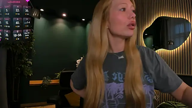 צ'אט XXX בשידור חי של _Mila_Luna_