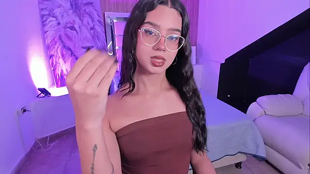 Chatroom XXX en direct de VictoriaMonroee_
