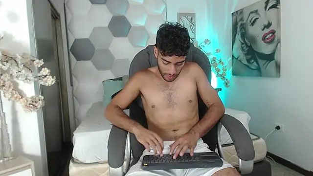 AlejandroGreco's Live XXX Chat