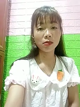 AmyLinee01 即時 XXX 聊天