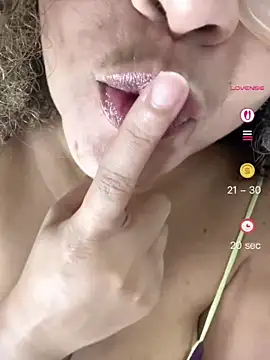 Sexyteacher- Adlı Modelin Canlı XXX Sohbeti