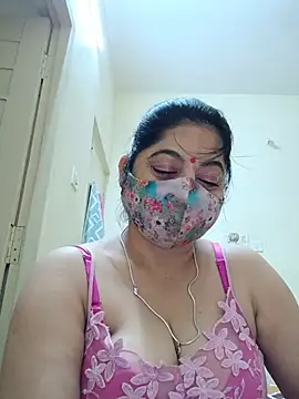Ratna-777 Adlı Modelin Canlı XXX Sohbeti