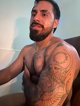 XXX chat uživo modela Ryan_Black3