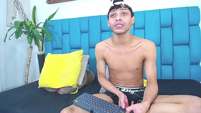 STRANGER_BOYS Chat XXX live