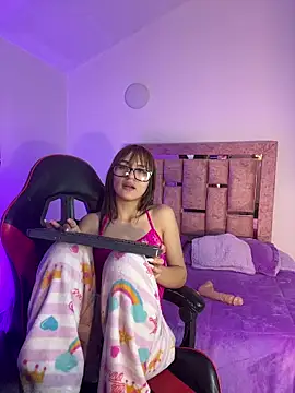 Dannia__ 即時 XXX 聊天