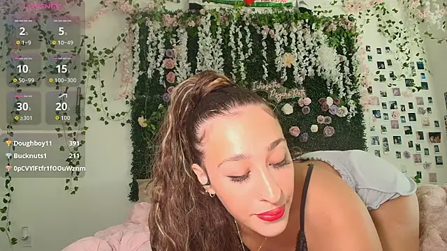 LyraCovee webcam show