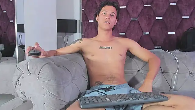 TonyBenedetti Adlı Modelin Canlı XXX Sohbeti
