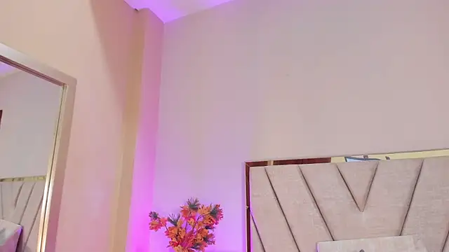 AndraCyruss' Live XXX Chat