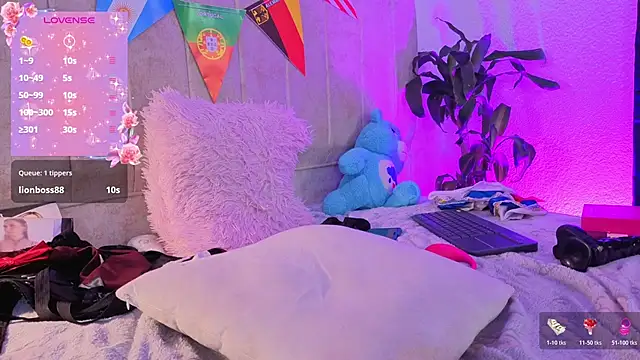 Emilly-hall Chat XXX in diretta