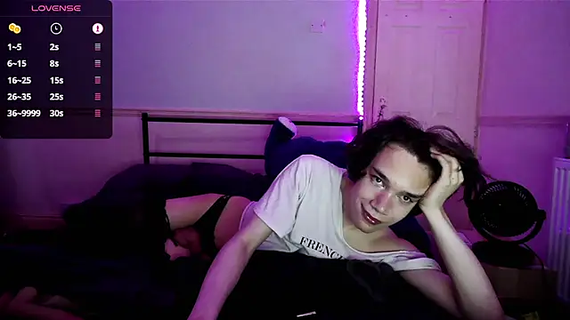 XXX chat uživo modela Straything