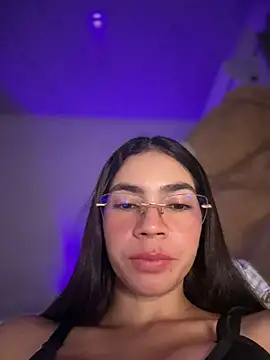 Chat +18 de Eveliin_ruiz ao vivo