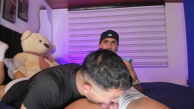 دردشة GloryHoleCol الجنسية المب اشرة