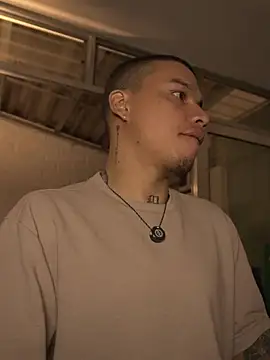 AlphaMasterXxx – Naživo XXX chat