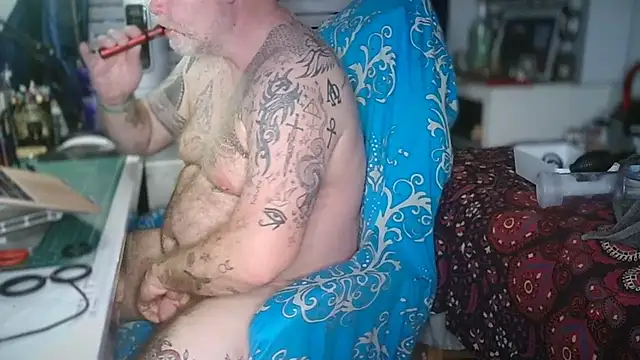Tattooed_Dilf_01 即時 XXX 聊天