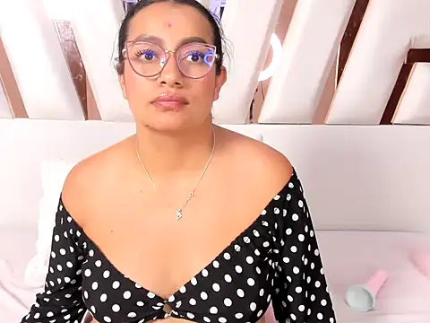 Chat XXX en directo de MiaKleinX