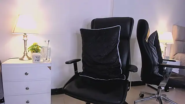 XXX chat uživo modela Chriss_Diamond