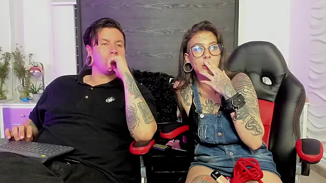 แชท XXX สดของ inkedsinners_