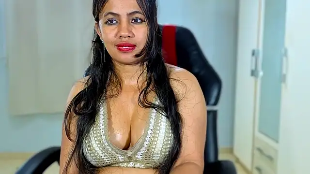 Chat +18 de FannyXhot ao vivo
