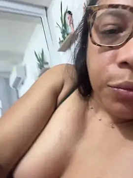 Chat +18 de IAvaNa ao vivo