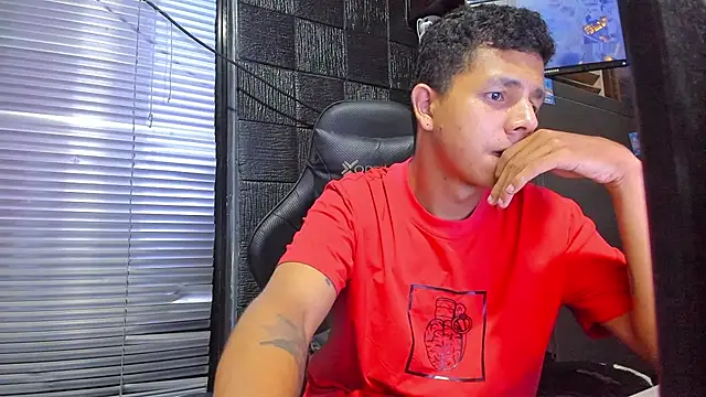 boy_bigcock24cm লাইভ XXX চ্যাট