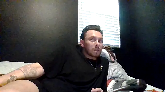 Mikecloudyhawk's Live XXX Chat