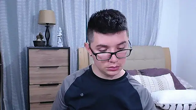 צ'אט XXX בשידור חי של BlackFoXXX69