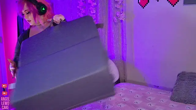Chat XXX en directo de Angel-Lewd-Cake
