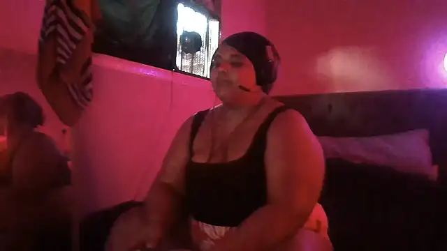 Chat XXX en directo de 1n0nlythroat