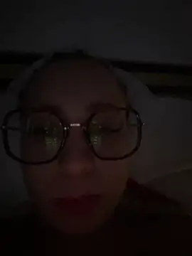 queenlo_xxx 即時 XXX 聊天