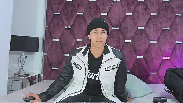 Chat +18 de TonyBenedetti ao vivo
