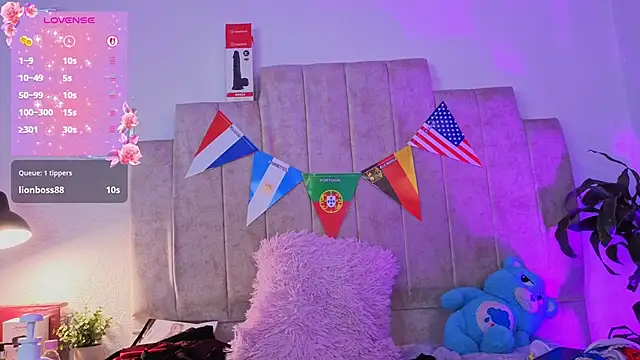 Živý XXX chat Emilly-hall
