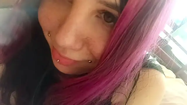 Chat XXX en directo de IronicBuckle