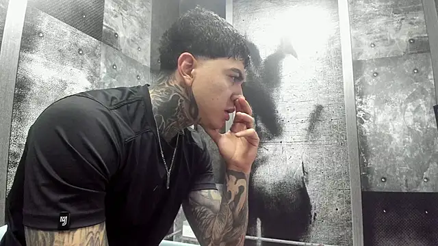 Gury_tattoo Adlı Modelin Canlı XXX Sohbeti