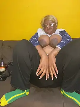 BoobsQueeen live XXX chat
