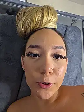 alaia_princess' Live XXX Chat