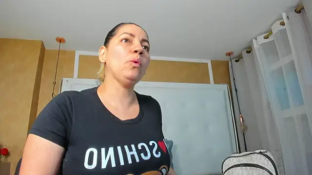 دردشة Heidy_milf الجنسية المباشرة