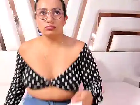 Chat XXX en directo de MiaKleinX
