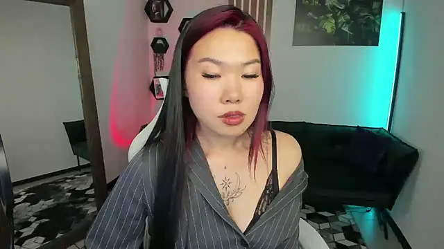 Chat +18 de LunaPurrr ao vivo