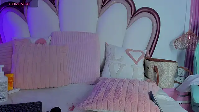 Chat +18 de AriaCush ao vivo