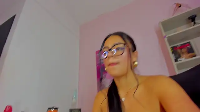 Chat XXX en directo de Hilaryportman149