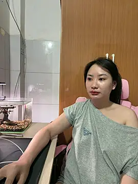 QuynhAnh99's Live XXX Chat