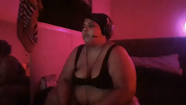1n0nlythroat Chat XXX in diretta