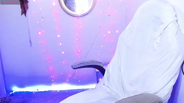 Mavlatin22 即時 XXX 聊天
