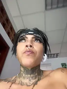 צ'אט XXX בשידור חי של TattooraXXX