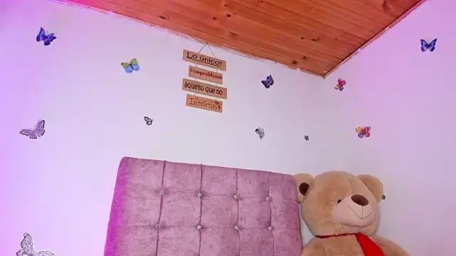 Lia_Roses3x 即時 XXX 聊天