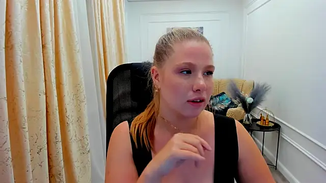 SweetDaylight live XXX chat