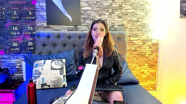 AngeliqueGirard 现场XXX聊天