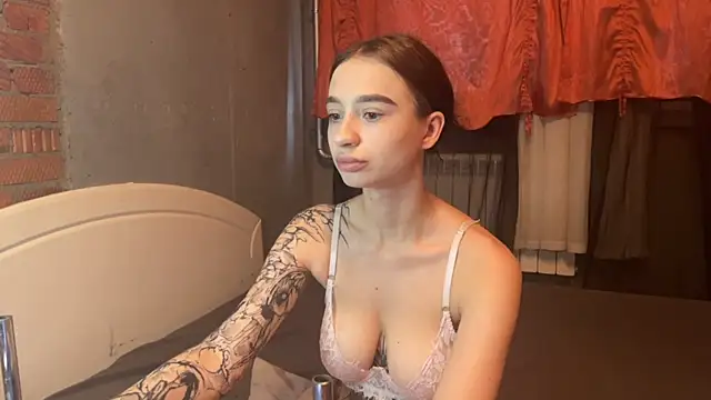 צ'אט XXX בשידור חי של imChatty_Alice