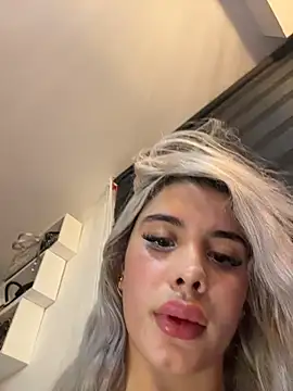 Chat +18 de YouCandiSumisa ao vivo