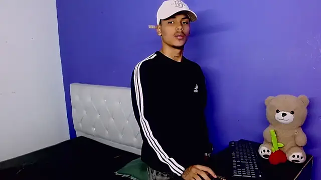 Angel_foxc13: απευθείας συνομιλία ΧΧΧ